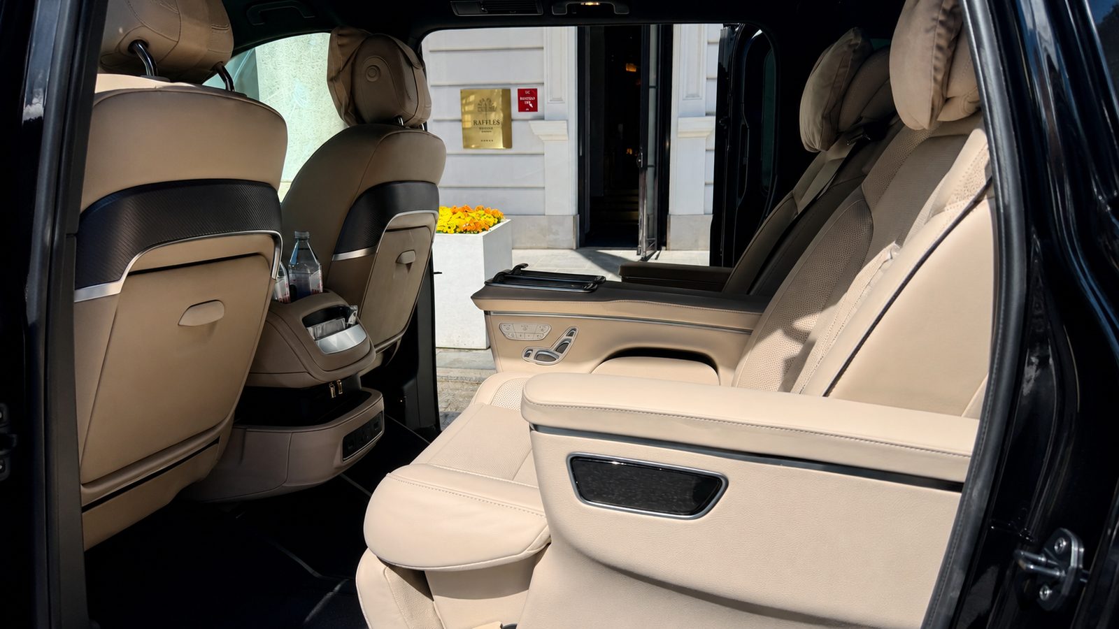Luxury Mercedes V-Class interior with premium leather seats – Top Chauffeur fleet