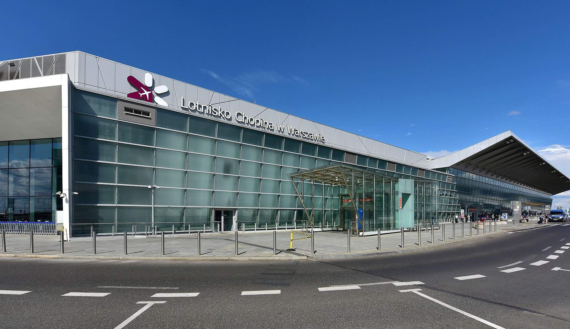 Warsaw Chopin Airport main terminal with the Lotnisko Chopina signage on a clear day